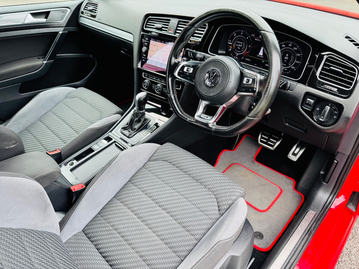 Used Volkswagen Golf 2017 for sale - 76471208: Photo 10