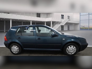 Used Volkswagen Golf 2002 for sale - 77610651: Photo
