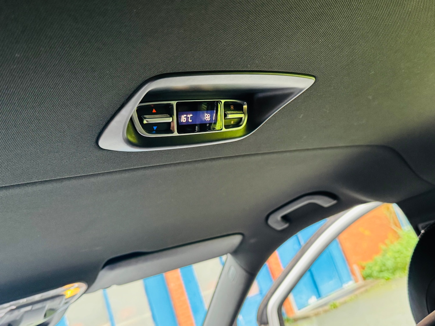 Used Mercedes-Benz V-Class 2015 for sale - 76749054: Photo 27