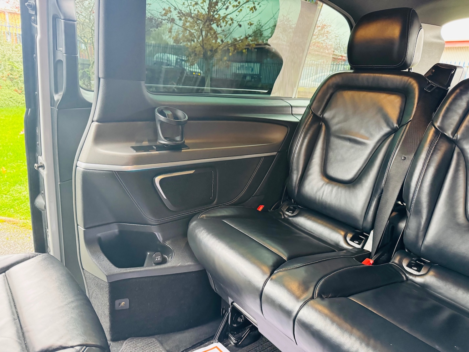 Used Mercedes-Benz V-Class 2015 for sale - 76749054: Photo 28