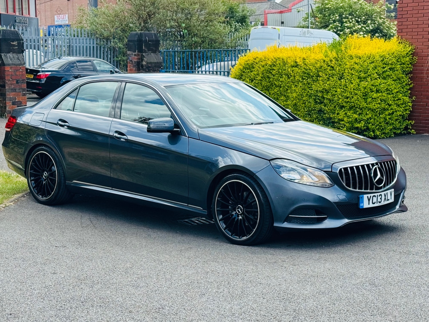 Used Mercedes-Benz E Class 2013 for sale - 76320802: Photo 2
