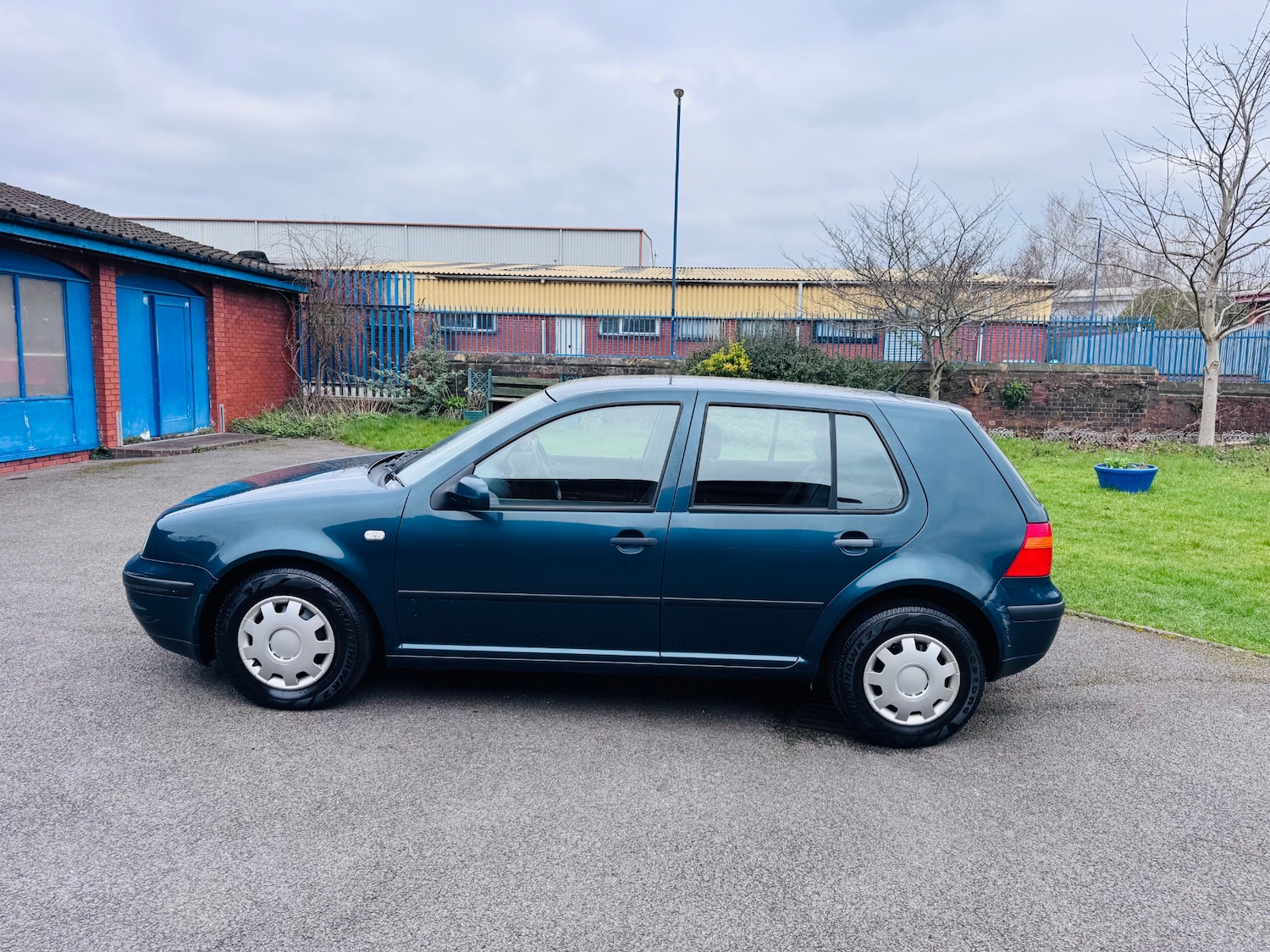 Used Volkswagen Golf 2002 for sale - 77792669: Photo 3