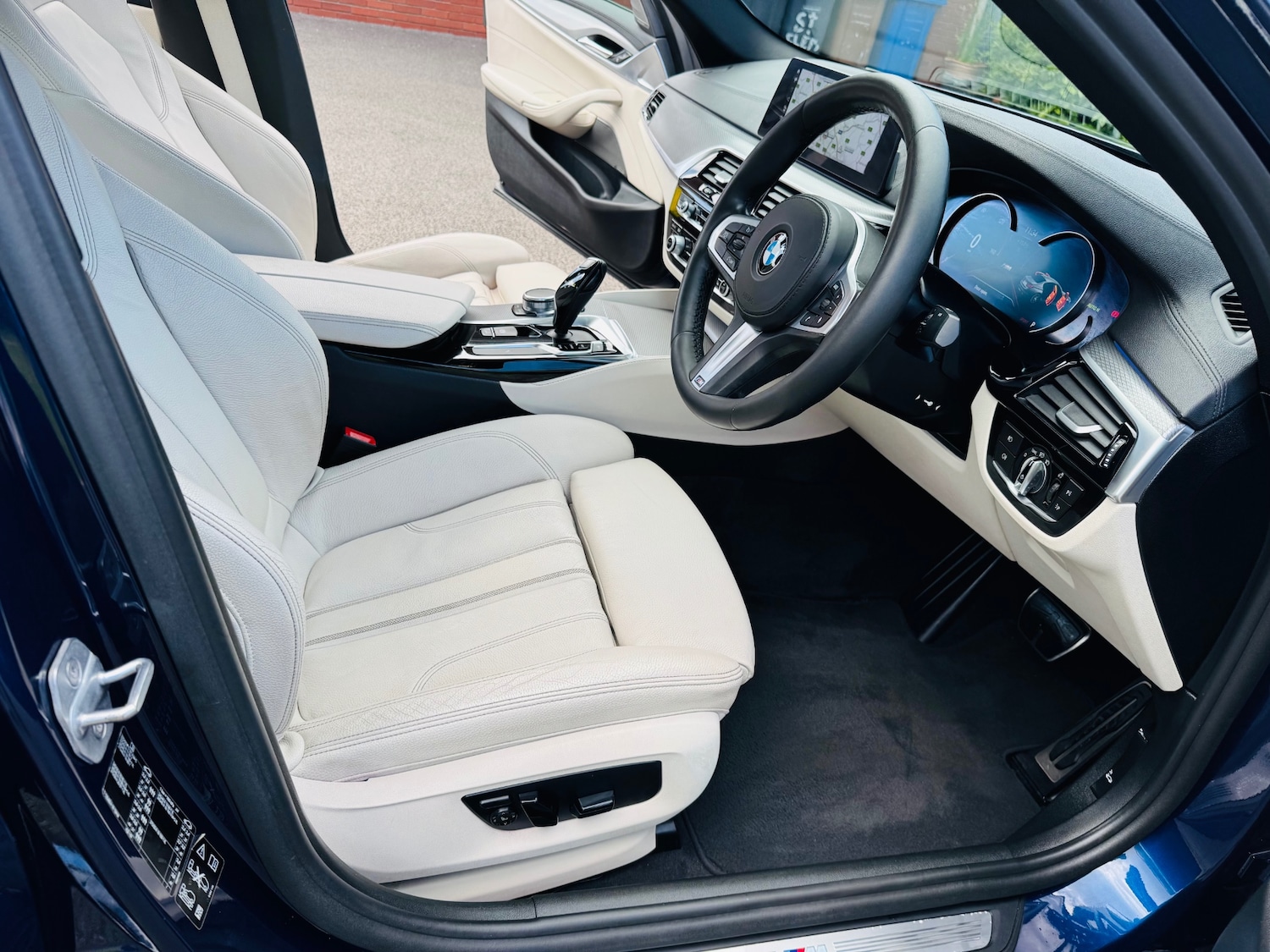 Used BMW 5 Series 2017 for sale - 76321656: Photo 17