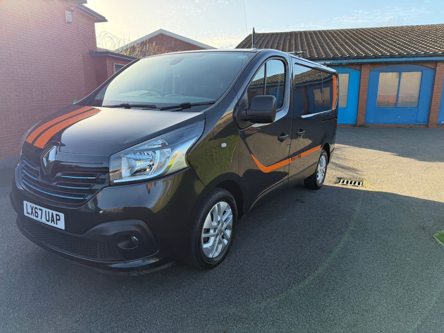 Used Renault Trafic 2017 for sale - 77979117: Photo 2