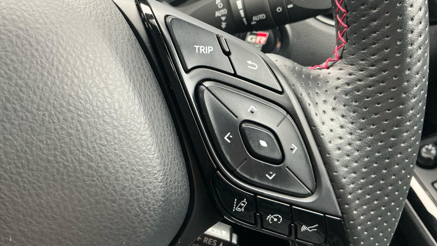 Used Toyota C-HR 2023 for sale - 77612693: Photo 32