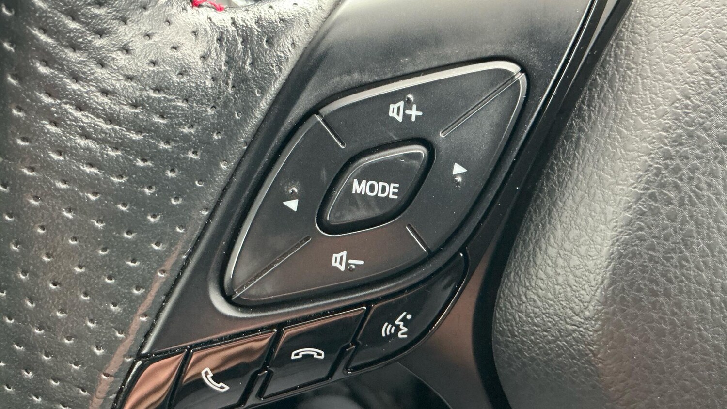 Used Toyota C-HR 2023 for sale - 77612693: Photo 33