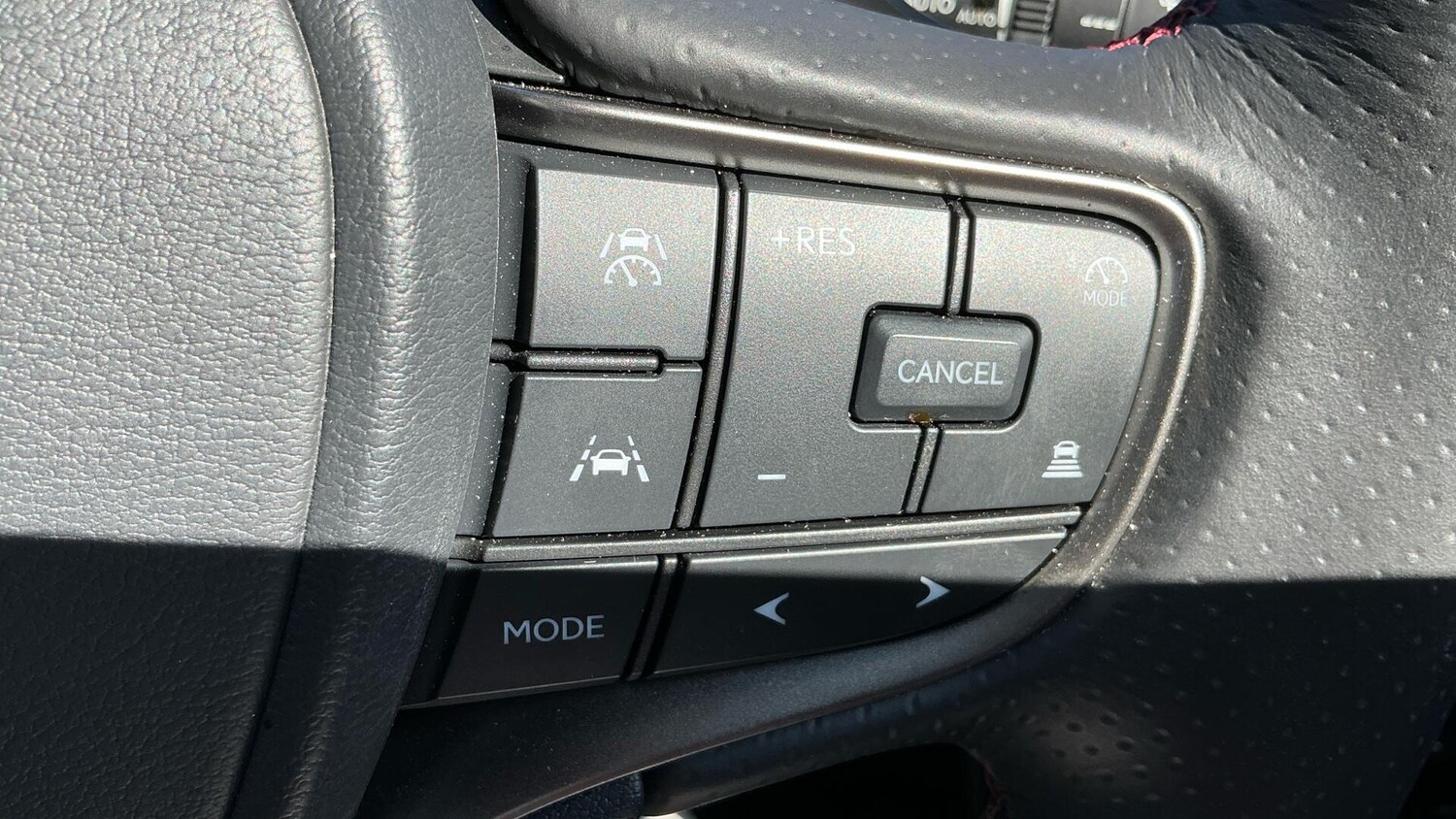 Used Lexus UX 2025 for sale - 77074097: Photo 34