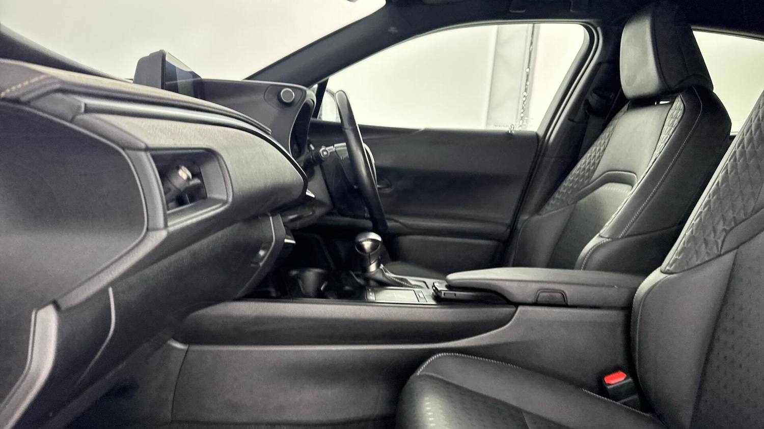 Used Lexus UX 2022 for sale - 76325906: Photo 6