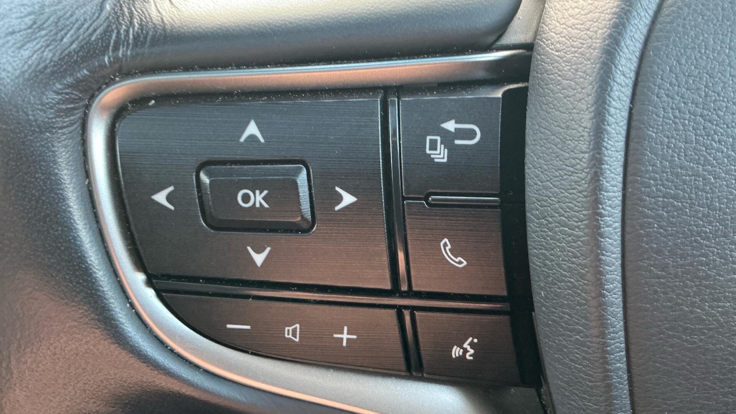 Used Lexus ES 2023 for sale - 76855901: Photo 35