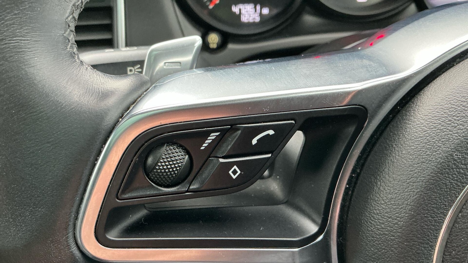 Used Porsche Macan 2018 for sale - 77637894: Photo 32