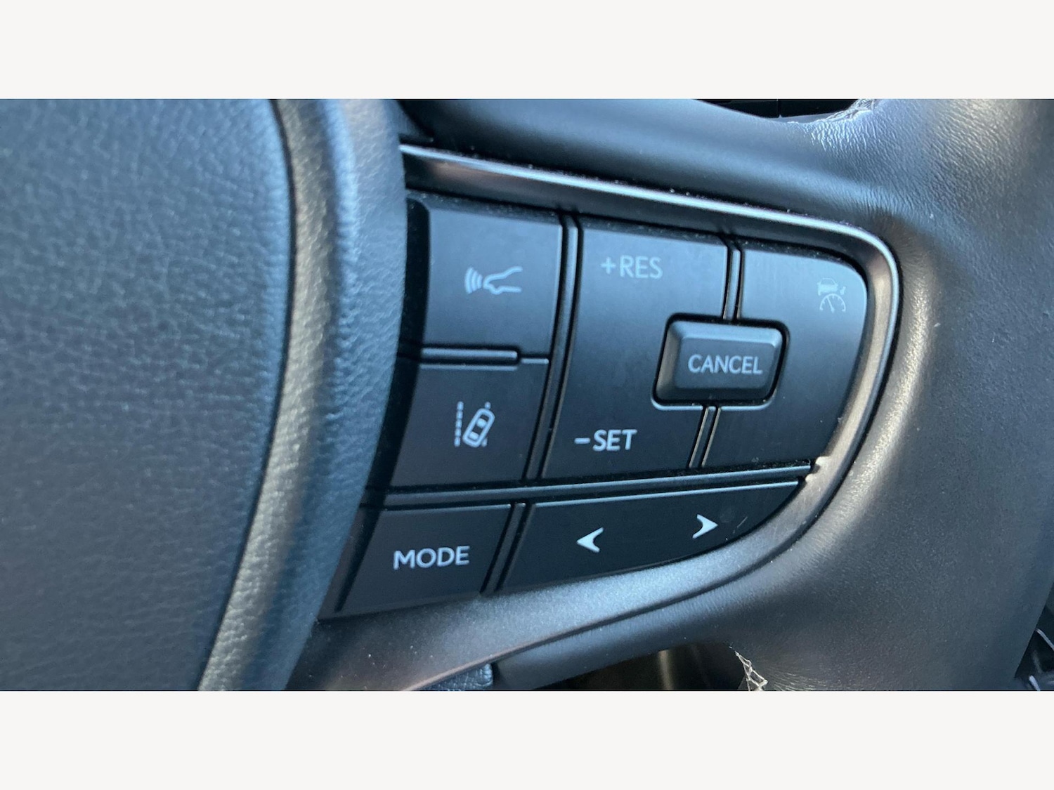 Used Lexus UX 2021 for sale - 76839510: Photo 32