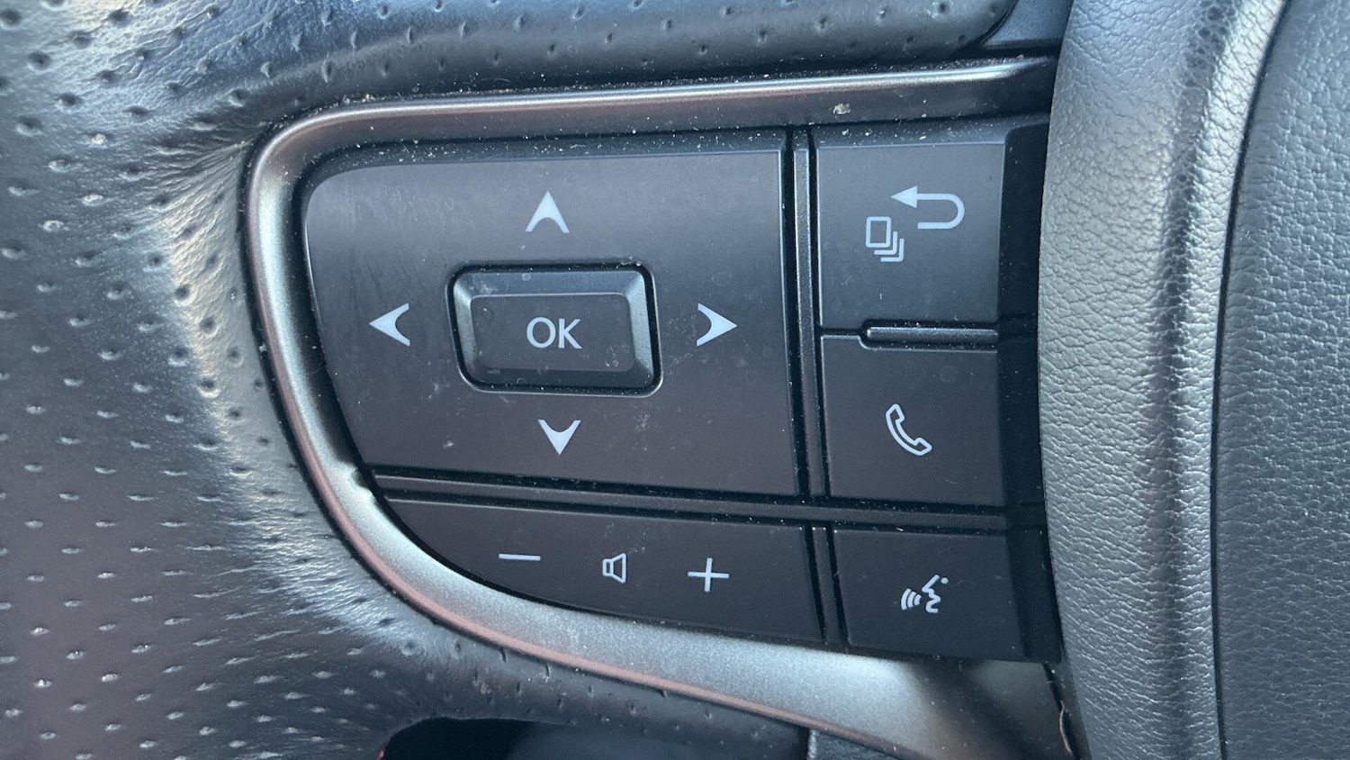 Used Lexus UX 2022 for sale - 77939824: Photo 35