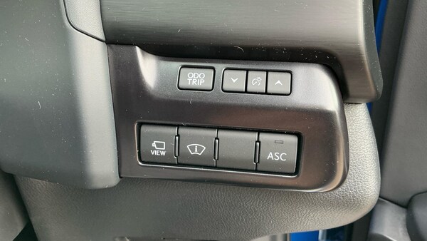 Used Lexus UX 2024 for sale - 76270619: Photo 32