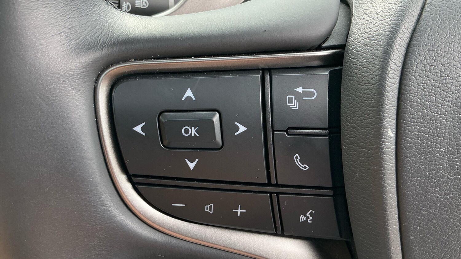 Used Lexus UX 2024 for sale - 77090902: Photo 33