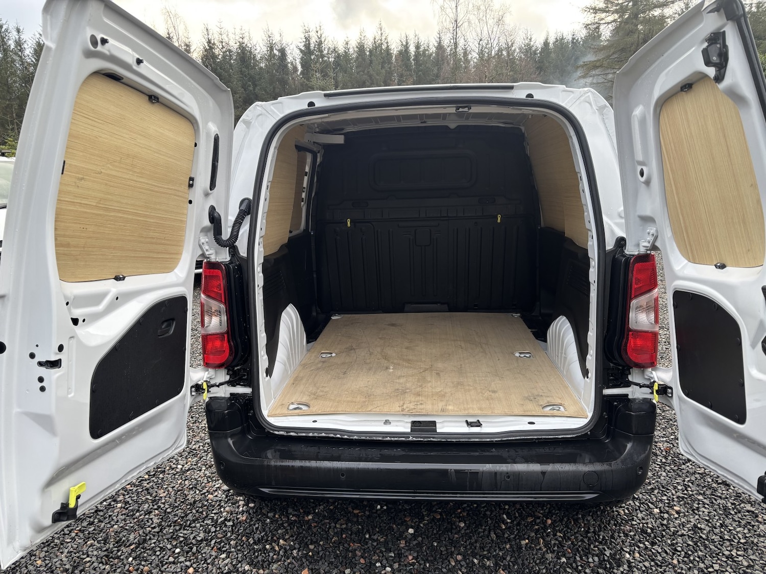 Used Peugeot Partner 2023 for sale - 77350143: Photo 11