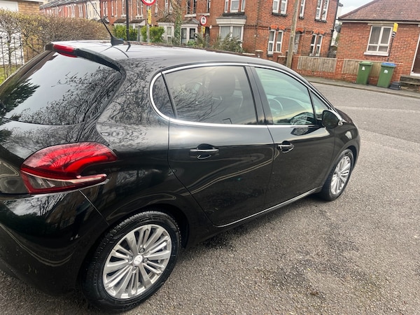 Used Peugeot 208 2018 for sale - 76219367: Photo 6