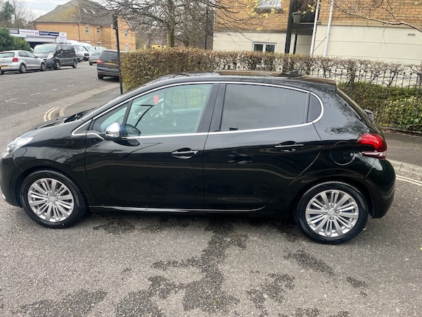 Used Peugeot 208 2018 for sale - 76219367: Photo 9
