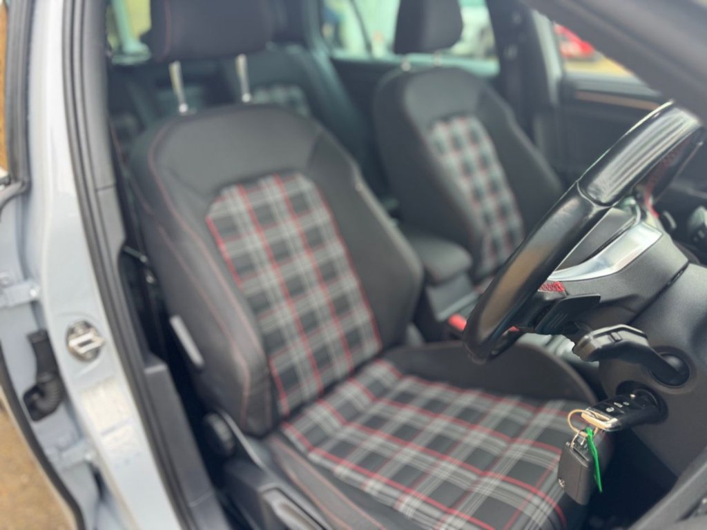 Used Volkswagen Golf 2017 for sale - 77849581: Photo 3