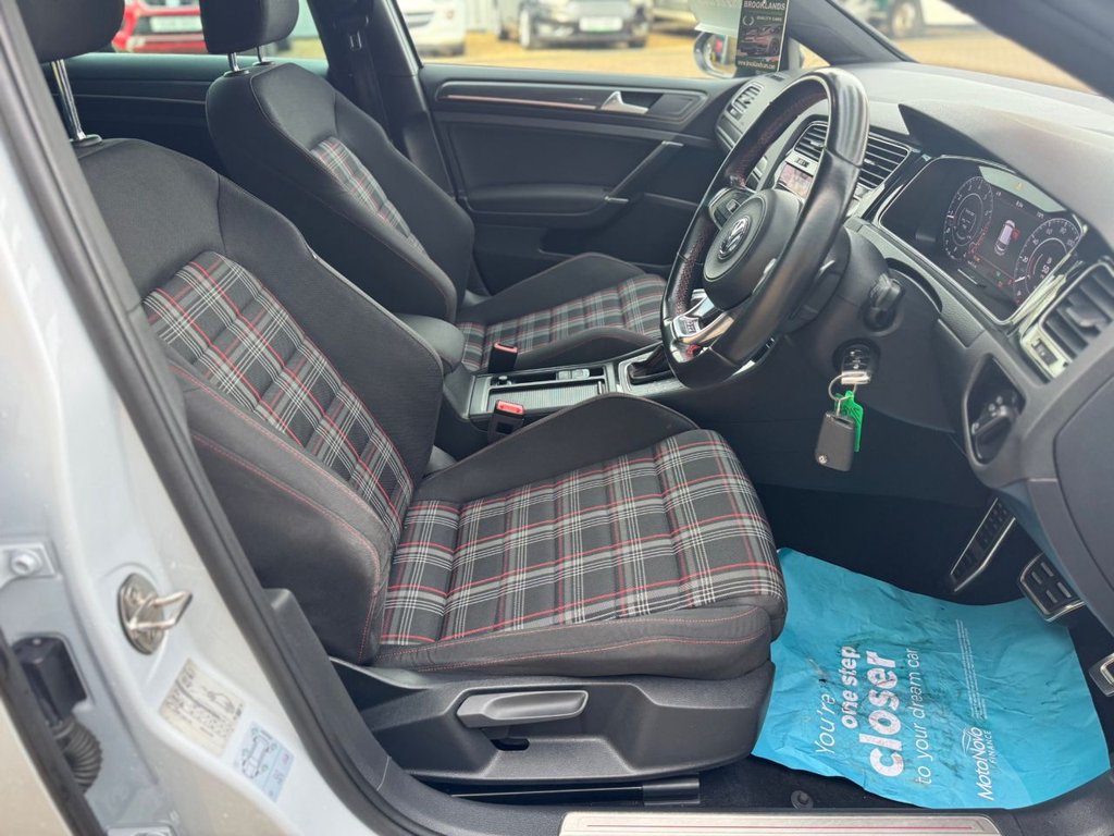 Used Volkswagen Golf 2017 for sale - 77849581: Photo 31