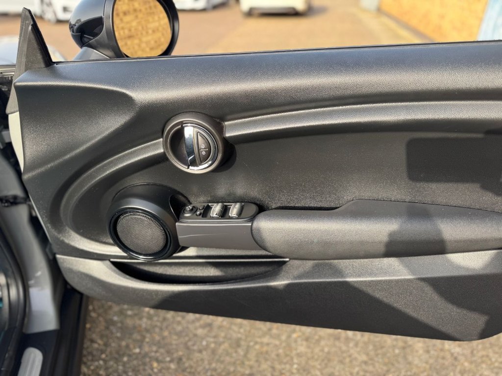 Used MINI Convertible 2018 for sale - 77780157: Photo 32