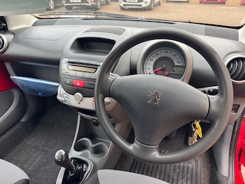 Used Peugeot 107 2010 for sale - 76256300: Photo 2