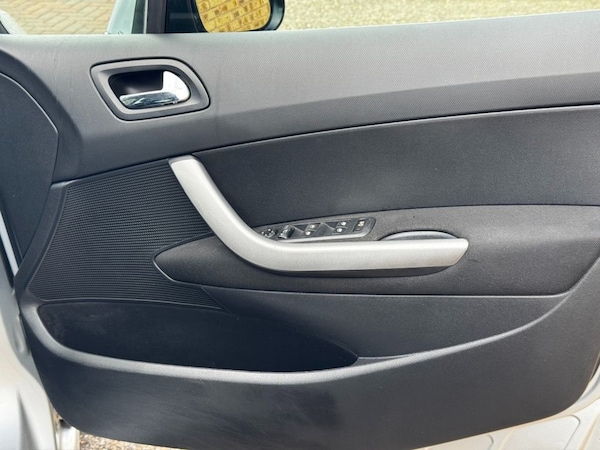 Used Peugeot 308 2010 for sale - 76245132: Photo 10