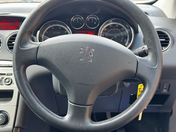 Used Peugeot 308 2010 for sale - 76245132: Photo 15
