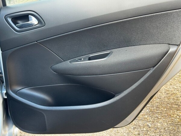 Used Peugeot 308 2010 for sale - 76245132: Photo 17