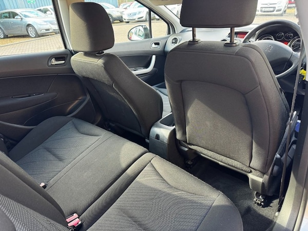 Used Peugeot 308 2010 for sale - 76245132: Photo 19
