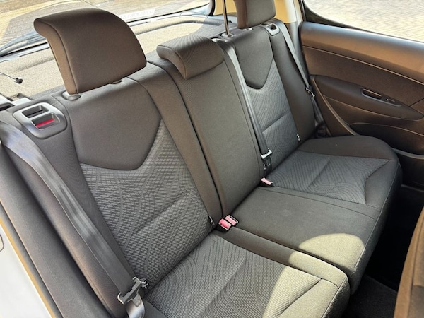Used Peugeot 308 2010 for sale - 76245132: Photo 21