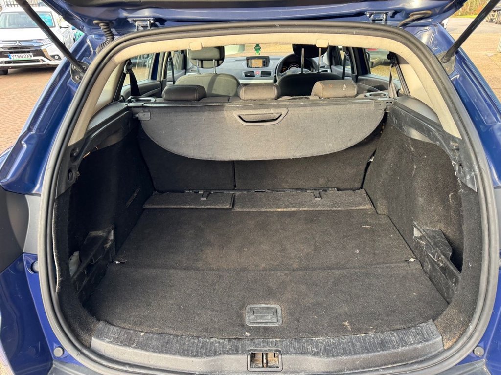 Used Renault Megane 2011 for sale - 76642784: Photo 21