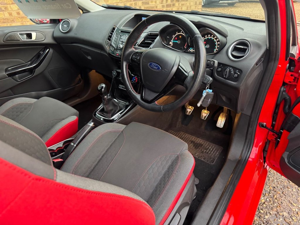 Used Ford Fiesta 2015 for sale - 76406652: Photo 2