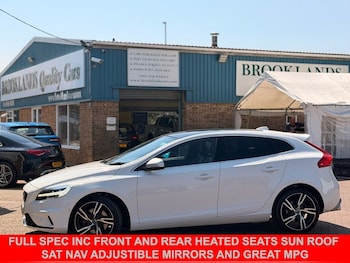 Used Volvo V40 2019 for sale - 79233800: Photo