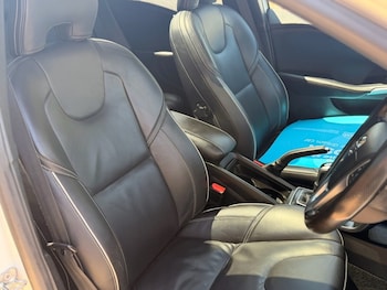 Used Volvo V40 2019 for sale - 79233800: Photo