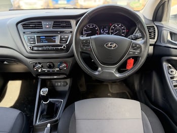 Used Hyundai i20 2017 for sale - 79530073: Photo