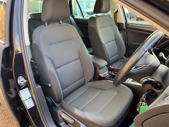 Used Volkswagen Golf 2019 for sale - 76396365: Photo