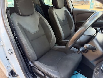 Used Renault Clio 2019 for sale - 79530270: Photo