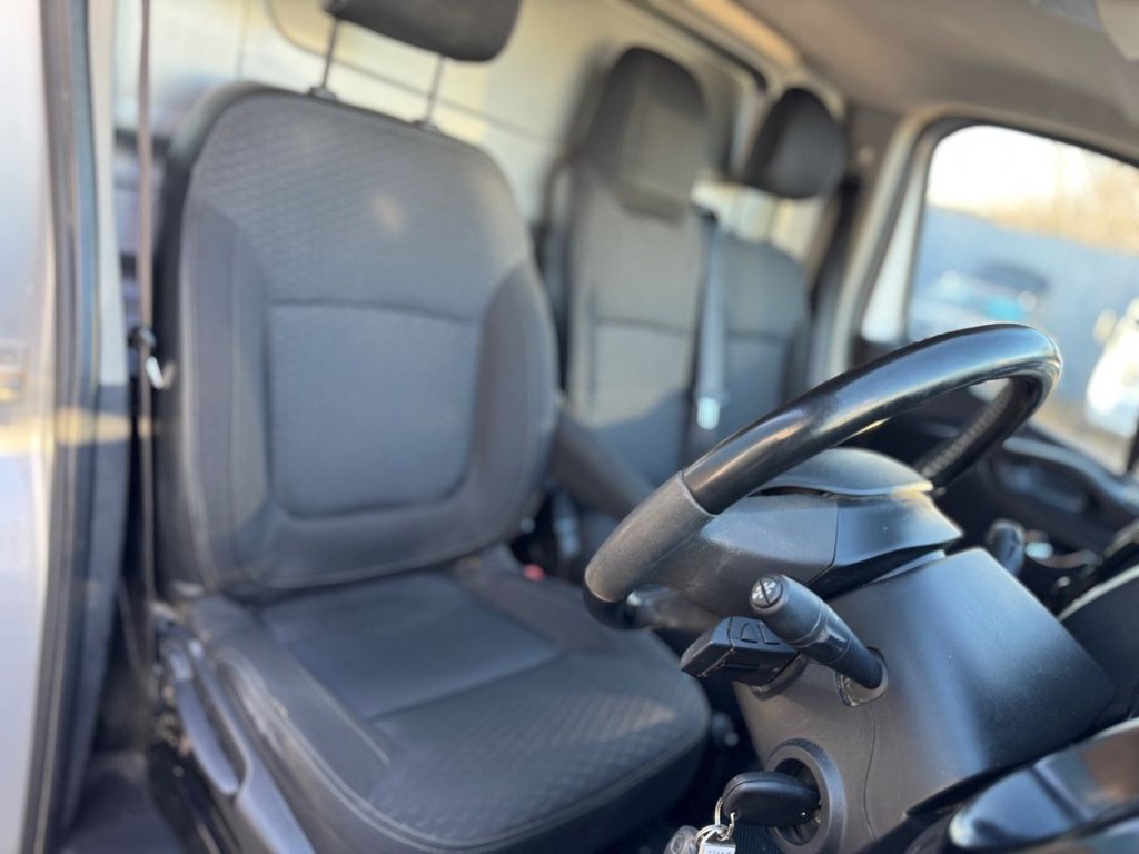 Used Vauxhall Vivaro 2017 for sale - 77161480: Photo 3