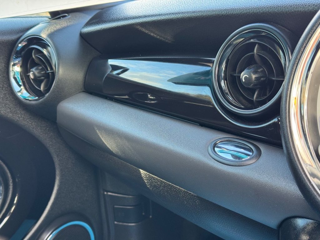 Used MINI Hatch 2010 for sale - 76395719: Photo 30