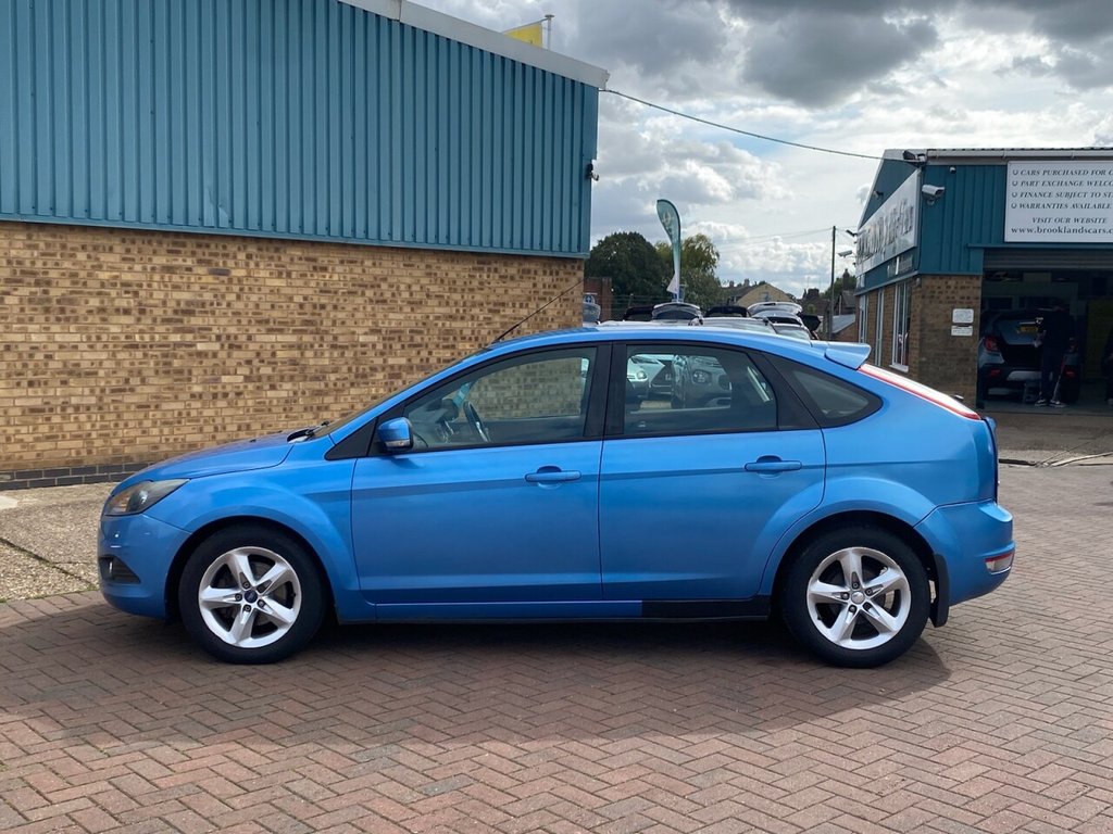 Used Ford Focus 2009 for sale - 76454235: Photo 2