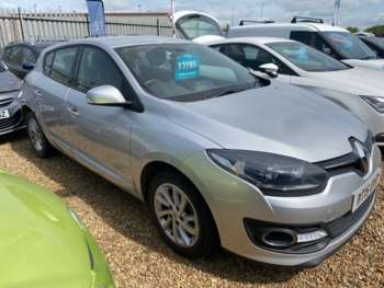 2015 (15) - 1.5 dCi Dynamique Nav Hatchback 5dr Diesel Manual Euro 6 (s/s) (110 ps)