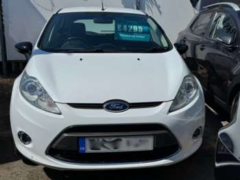 2012 (62) - 1.25 Zetec Hatchback 5 Door Frozen White Petrol Manual (129 g/km, 81 bhp)