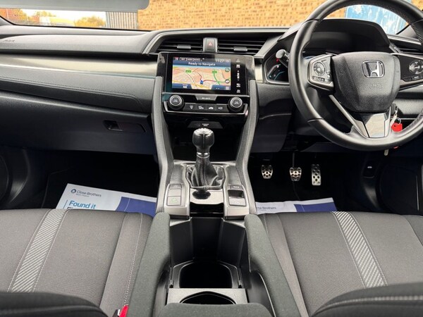 Used Honda Civic 2018 for sale - 76118889: Photo 2