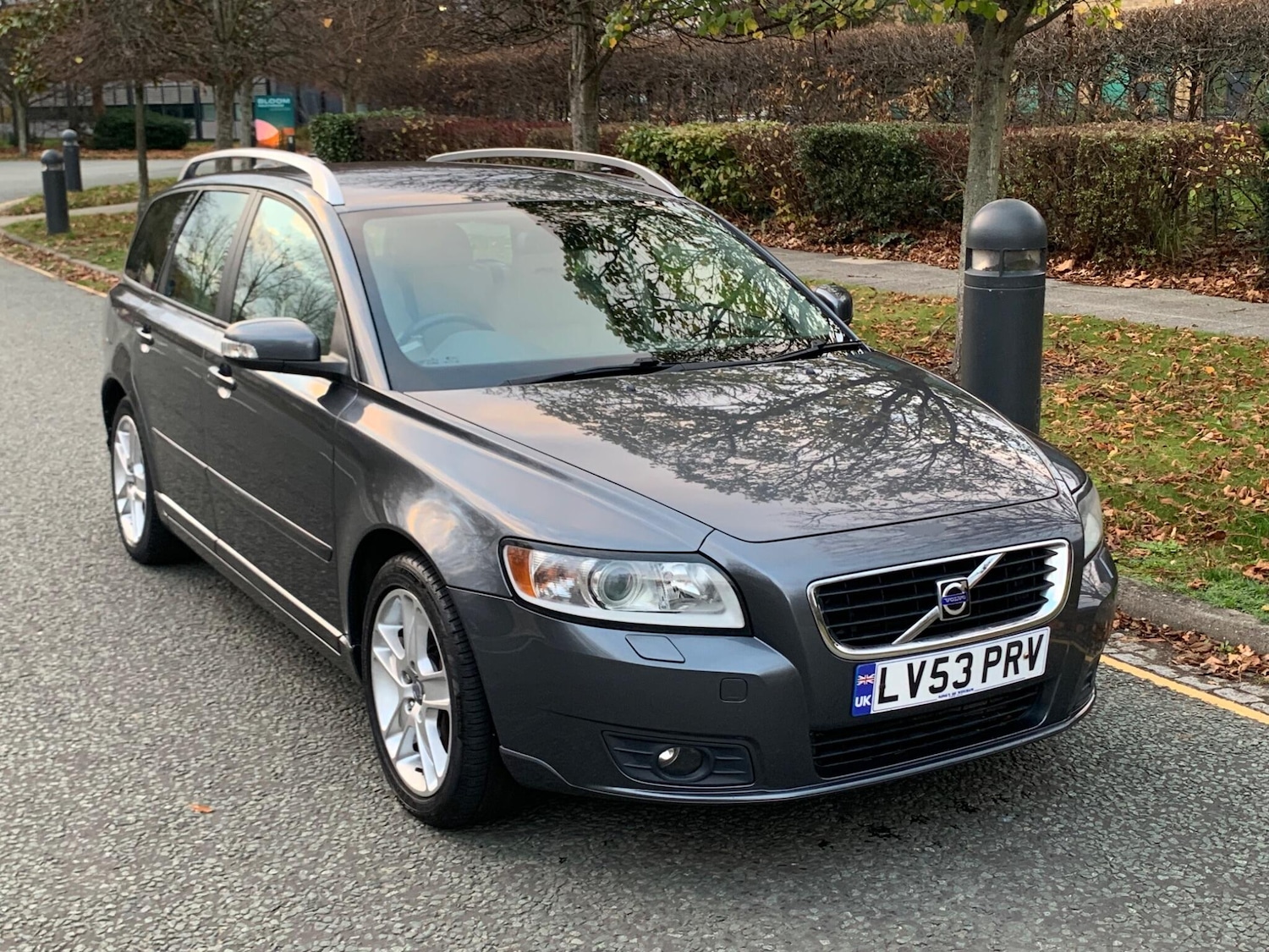 Used Volvo V50 2009 for sale - 76632905: Photo 2