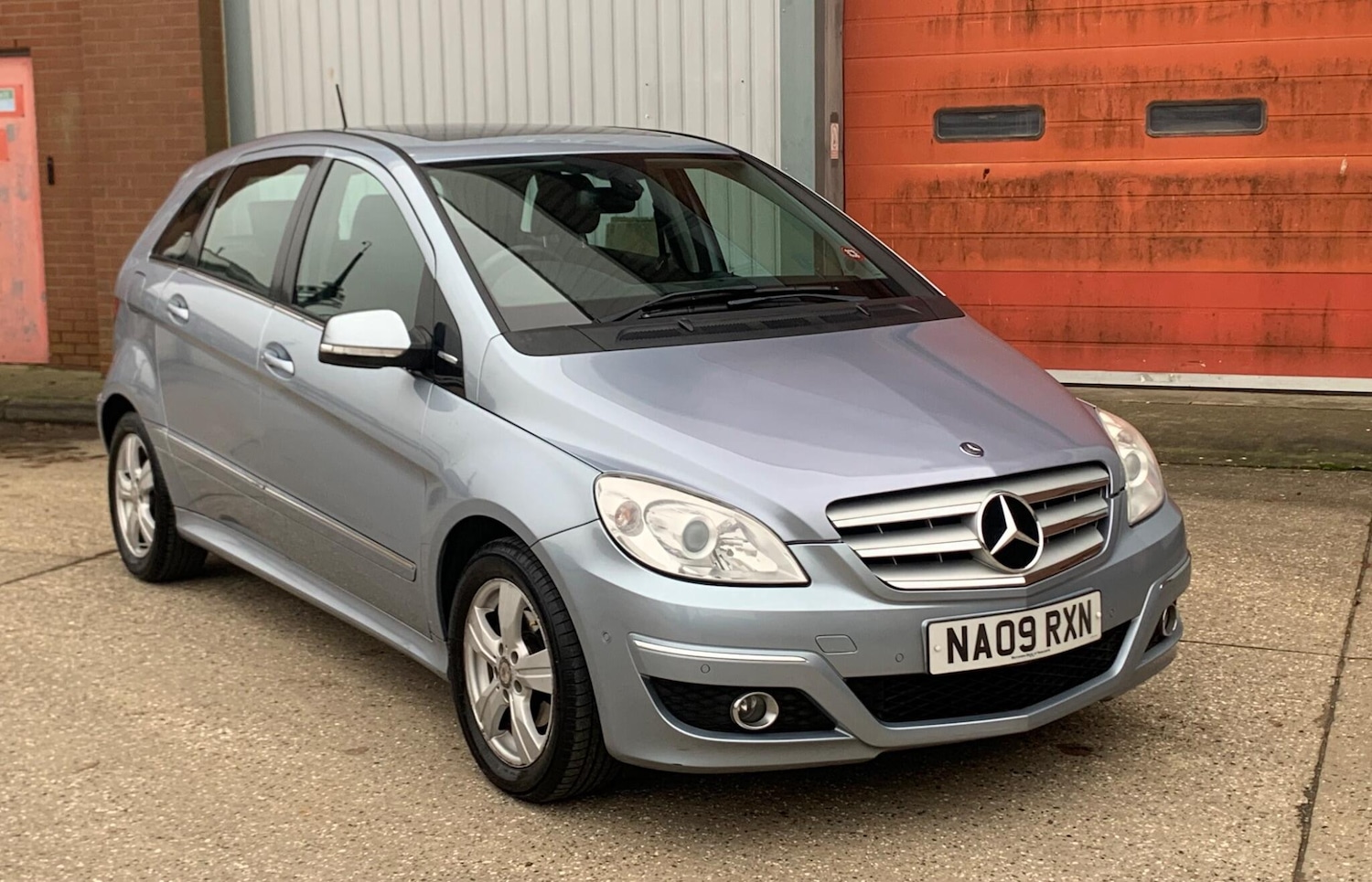 Used Mercedes-Benz B Class 2009 for sale - 77040110: Photo 2