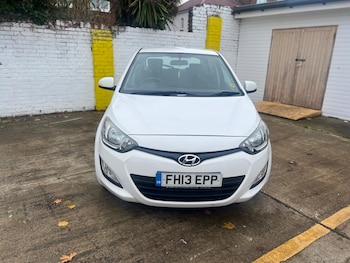Used Hyundai i20 2013 for sale - 76348929: Photo