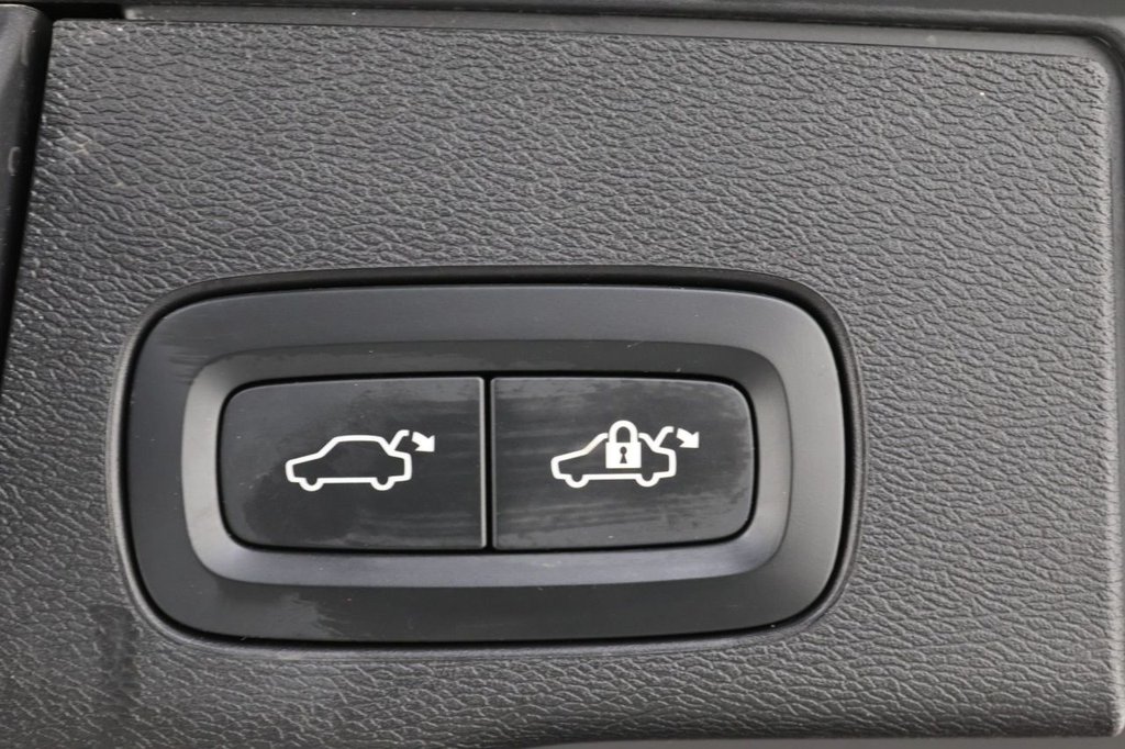 Used Volvo XC60 2019 for sale - 77152891: Photo 31