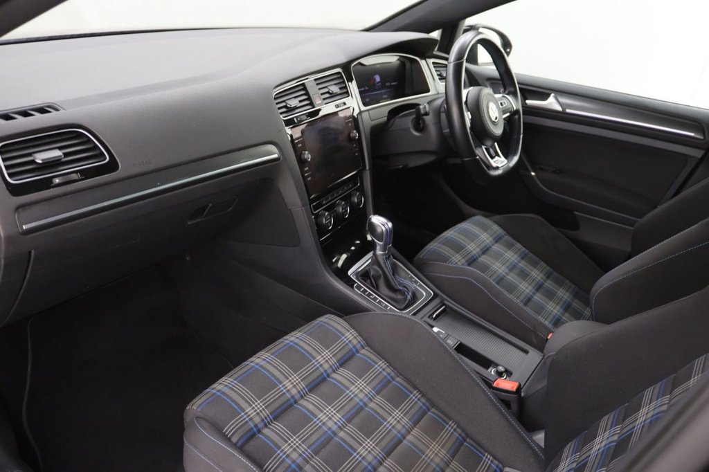 Used Volkswagen Golf 2017 for sale - 77133800: Photo 24
