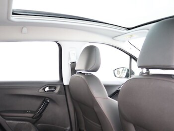 Used Peugeot 2008 2019 for sale - 76665622: Photo