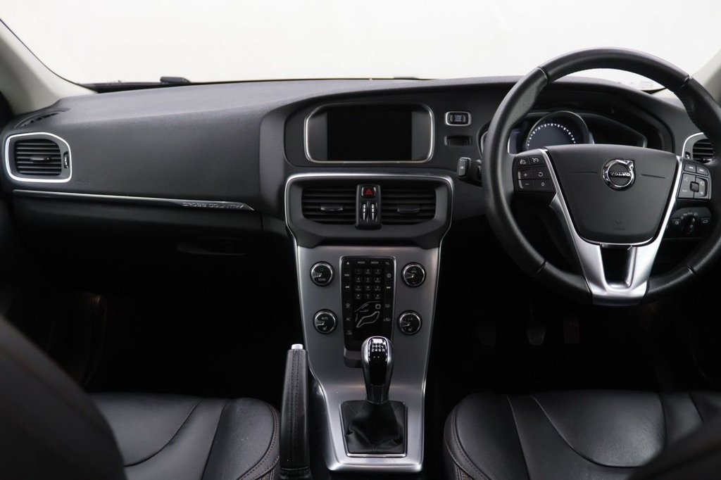 Used Volvo V40 2018 for sale - 77642452: Photo 15